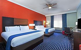 Holiday Inn Express & Suites Houston East 2*